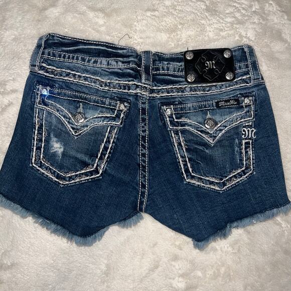 Miss Me Embellished Pockets American Flag Denim Shorts Size 28 Signature Shorts - Picture 2 of 9